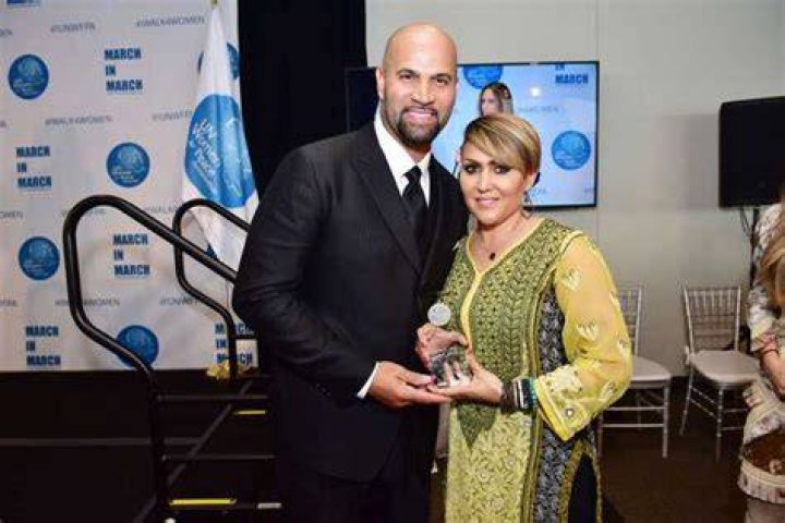 Does Deidre Pujols live in St Louis? Does Albert Pujols speak English