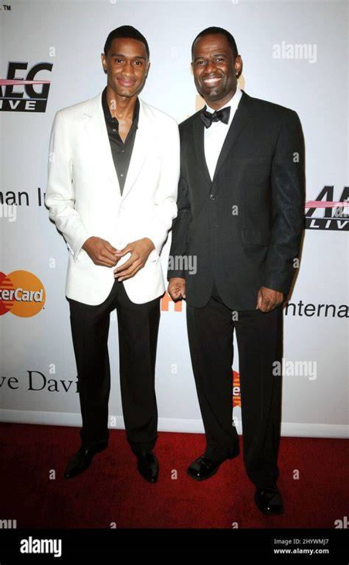 How tall is Brian McKnight ·