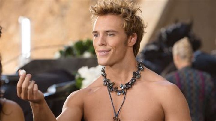 How tall is Sam Claflin ·